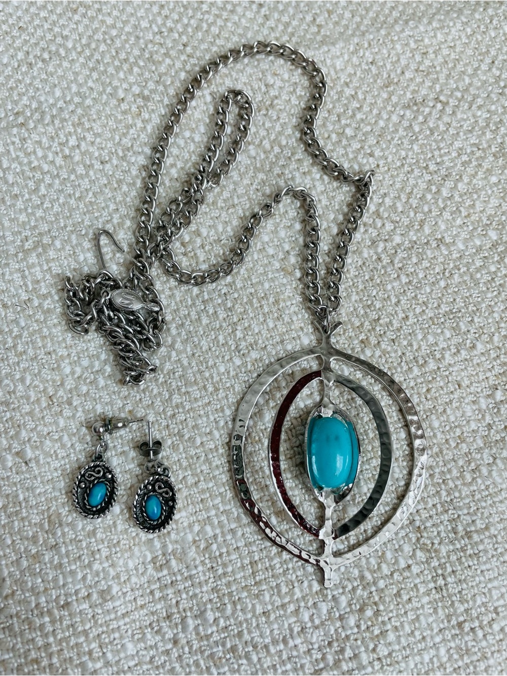 Sarah Coventry Turquoise Silver Tone Oval Pendant Necklace Stud Earrings Set